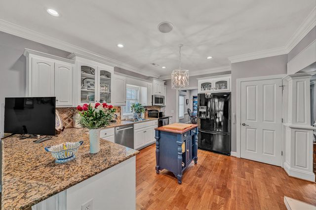 7102 Linn Cove CT, Roanoke, VA 24018