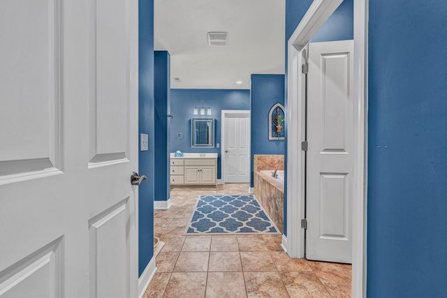 7102 Linn Cove CT, Roanoke, VA 24018