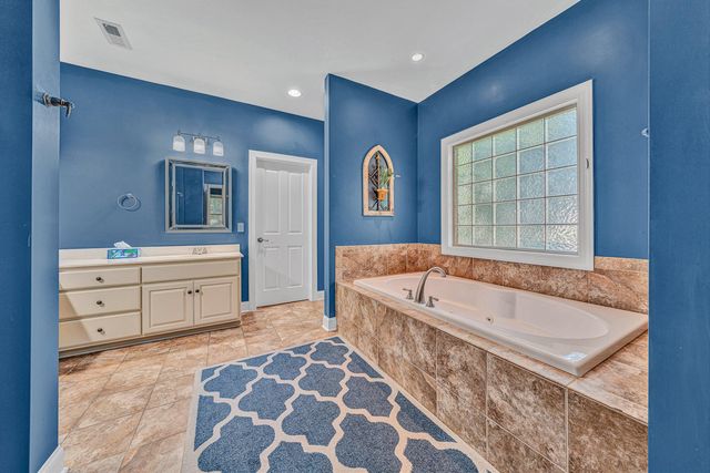 7102 Linn Cove CT, Roanoke, VA 24018