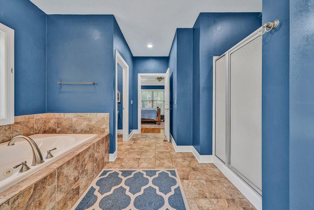 7102 Linn Cove CT, Roanoke, VA 24018