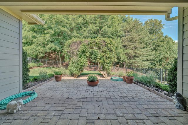 7102 Linn Cove CT, Roanoke, VA 24018