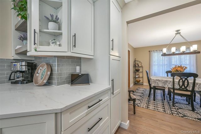 4 Apple Lane, Wading River, NY 11792