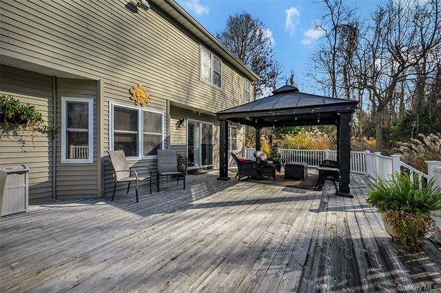 4 Apple Lane, Wading River, NY 11792