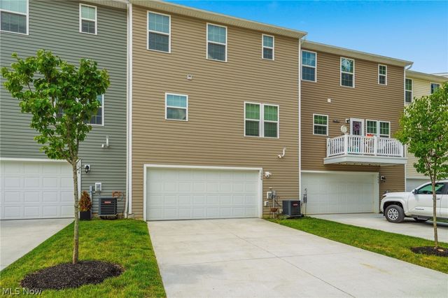 1666 N Eckert Lane, Akron, OH 44313