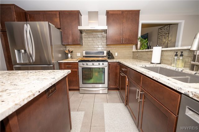 53 Via Donato East, Lancaster, NY 14043