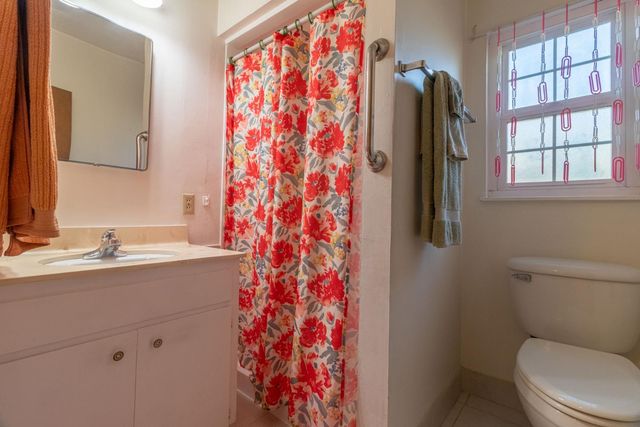 822 S California St, Lodi, CA 95240