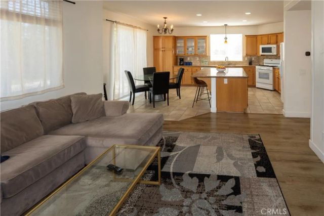 27604 Redwood Way, Castaic, CA 91384