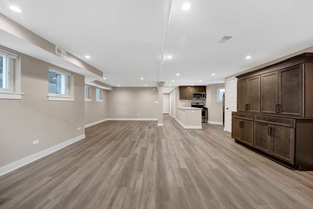 1241 W Newport Avenue G, Chicago, IL 60657