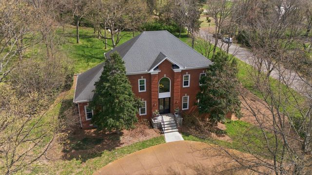 9241 Hunterboro Dr, Brentwood, TN 37027