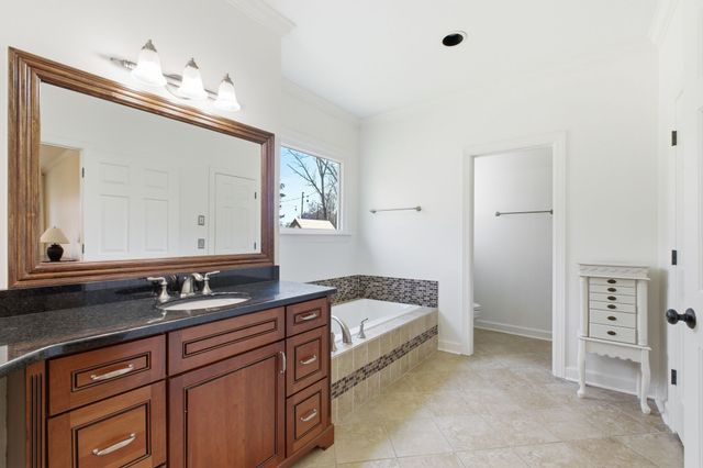 9241 Hunterboro Dr, Brentwood, TN 37027