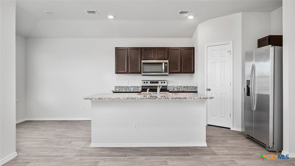 Image 8 of property listing at 1314 Victory Ranch Trail, Killeen, TX 76549