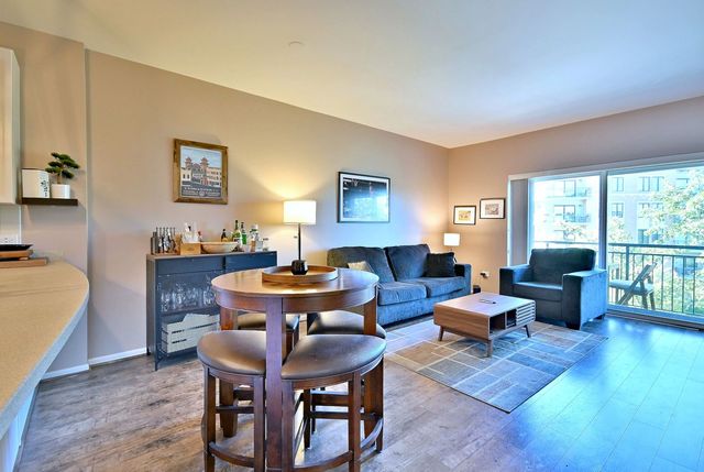 145 S York Street 404, Elmhurst, IL 60126