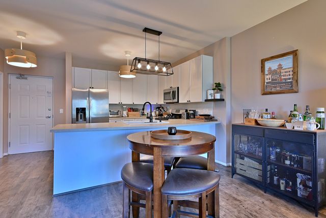 145 S York Street 404, Elmhurst, IL 60126