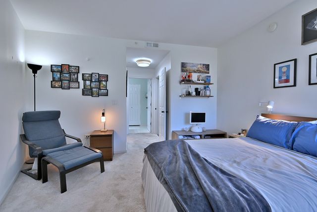 145 S York Street 404, Elmhurst, IL 60126