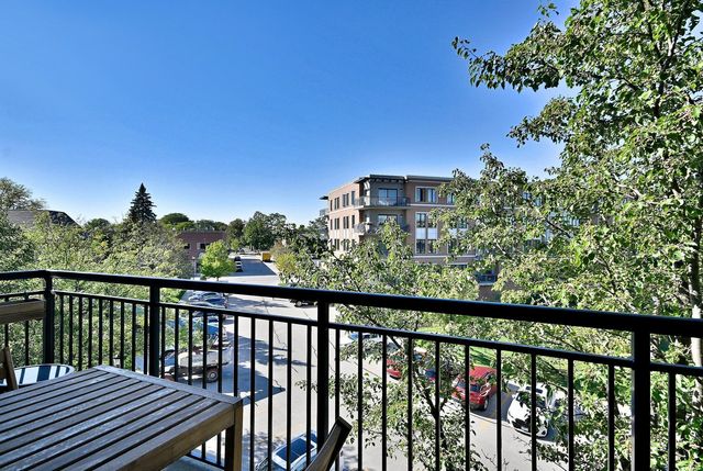 145 S York Street 404, Elmhurst, IL 60126