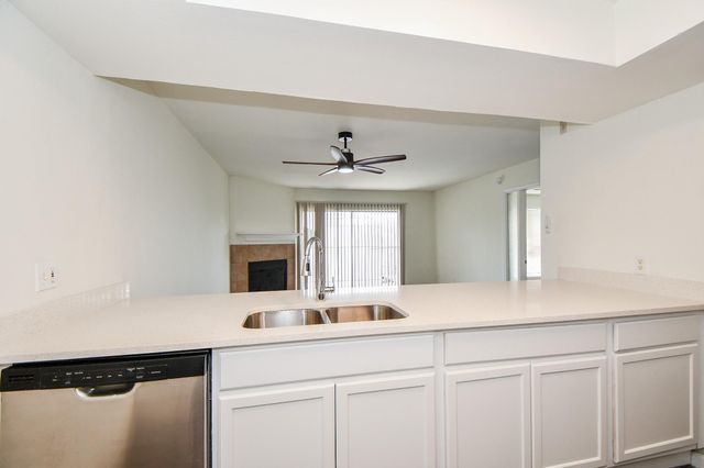 2824 S Bartell Drive 311, Houston, TX 77054