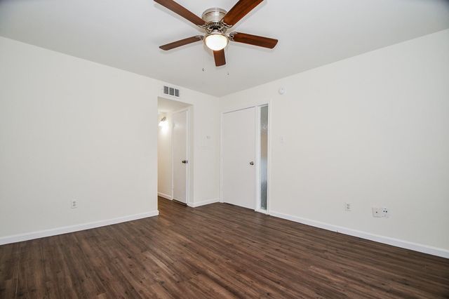 2824 S Bartell Drive 311, Houston, TX 77054