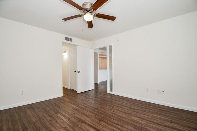 2824 S Bartell Drive 311, Houston, TX 77054