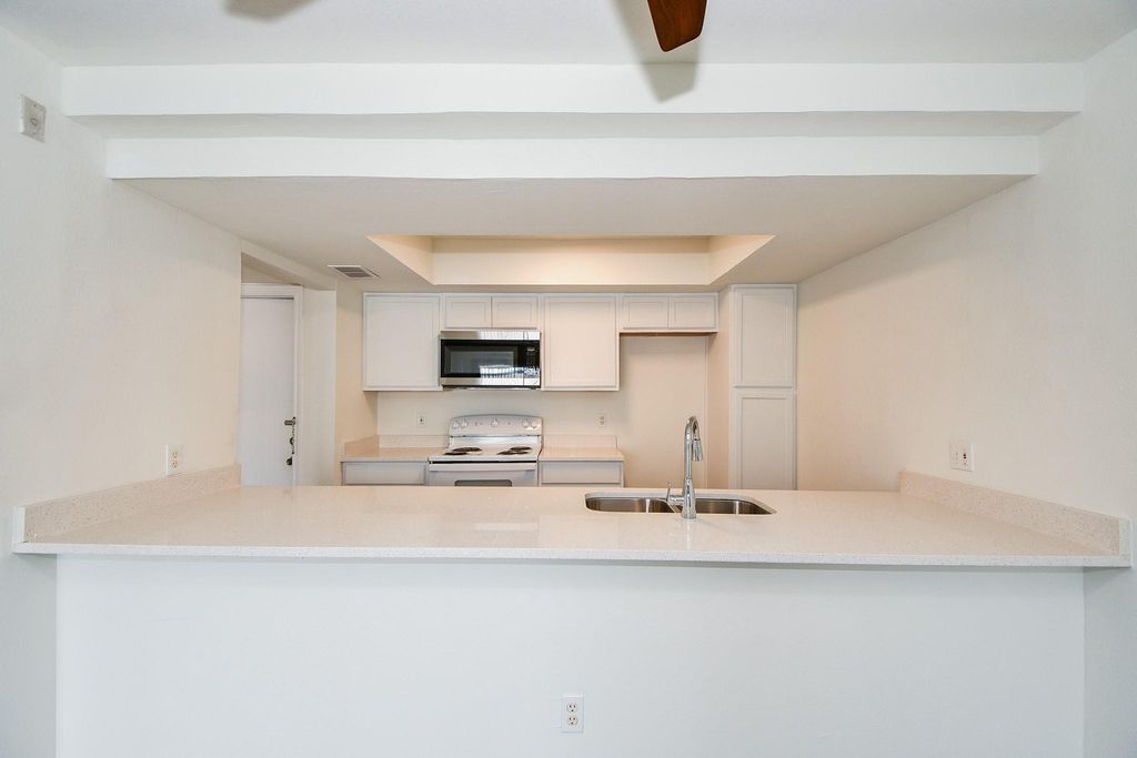 2824 S Bartell Drive 311, Houston, TX 77054