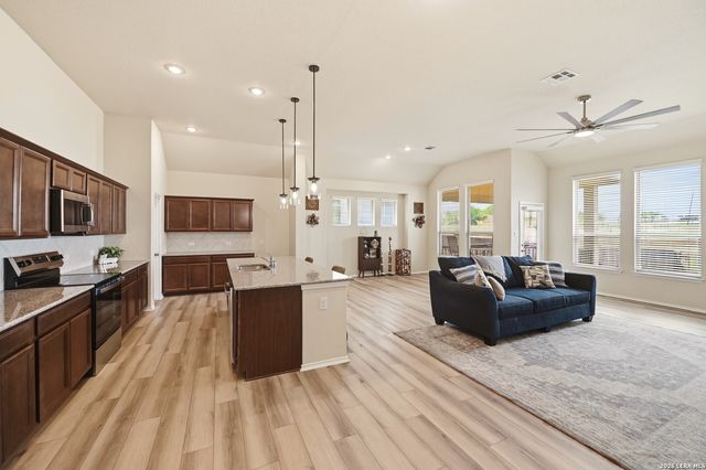 951 Blue Violet, New Braunfels, TX 78130