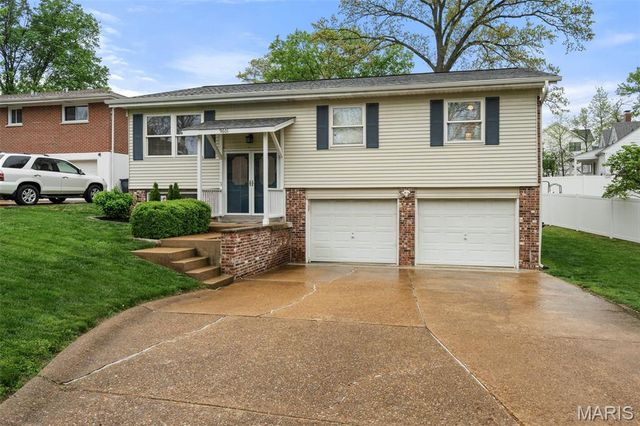 9601 Gallop Lane, Crestwood, MO 63126