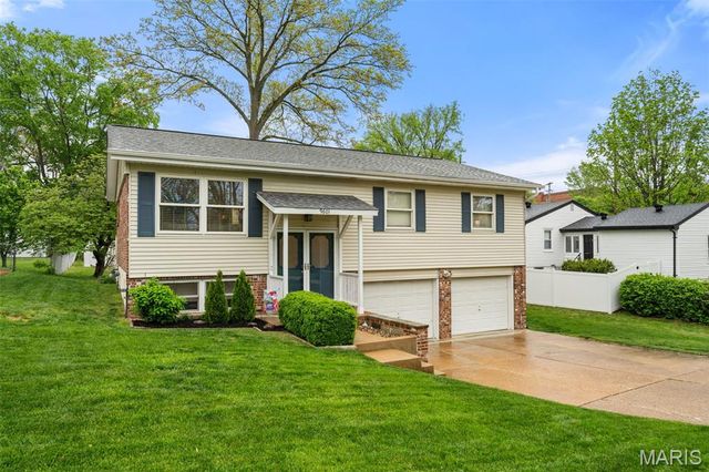 9601 Gallop Lane, Crestwood, MO 63126