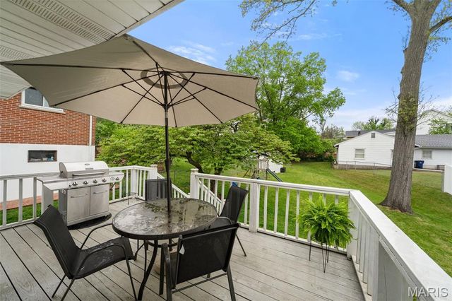 9601 Gallop Lane, Crestwood, MO 63126
