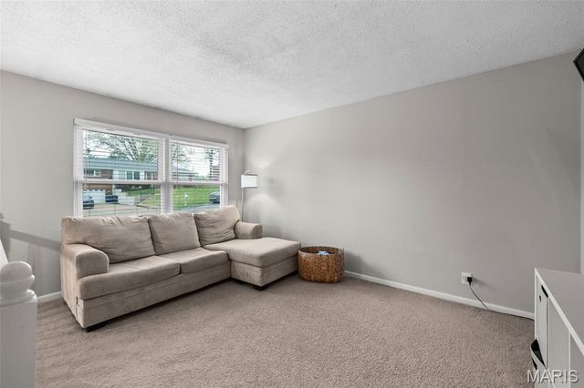 9601 Gallop Lane, Crestwood, MO 63126