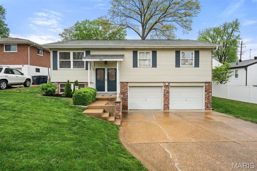 9601 Gallop Lane, Crestwood, MO 63126