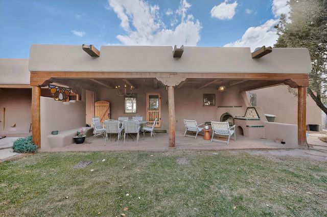 24 W Old Agua Fria, Santa Fe, NM 87508