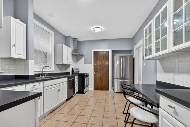 6815 S CRANDON Avenue 3, Chicago, IL 60649