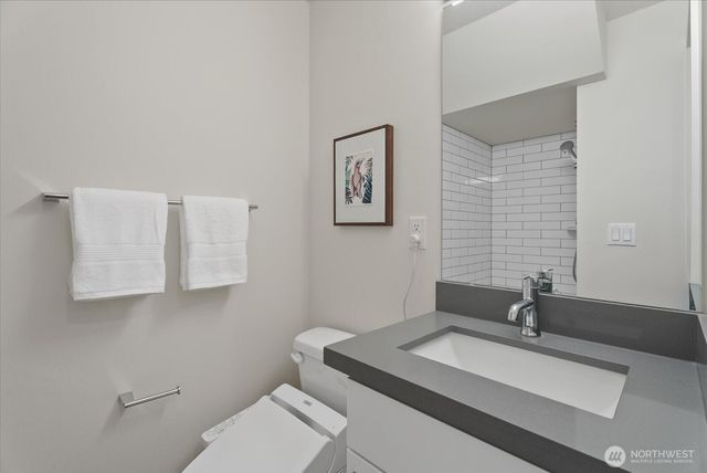 513 S Sullivan Street, Seattle, WA 98108