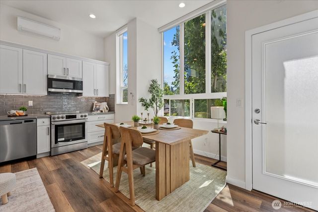 513 S Sullivan Street, Seattle, WA 98108