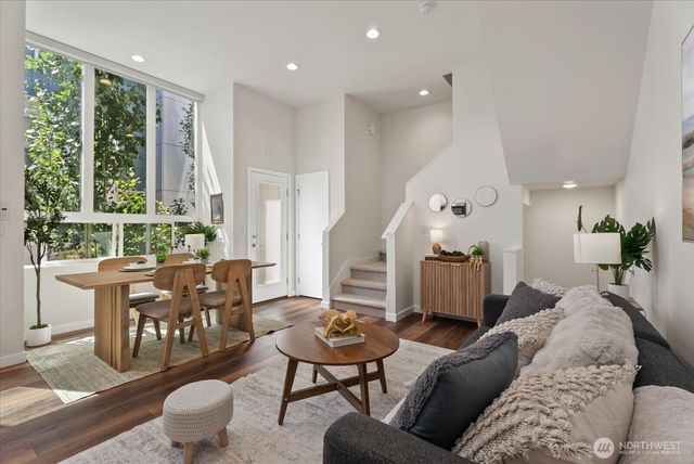 513 S Sullivan Street, Seattle, WA 98108