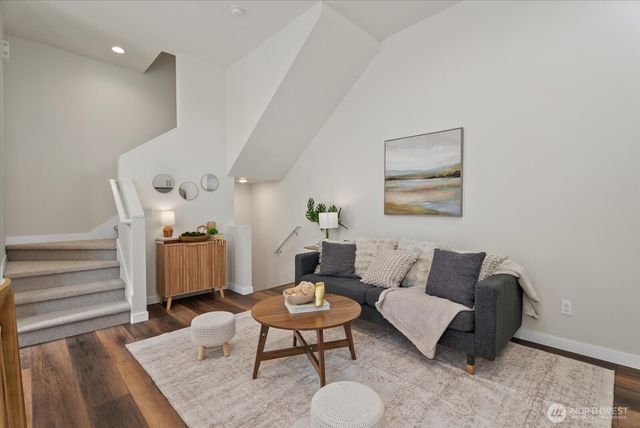 513 S Sullivan Street, Seattle, WA 98108