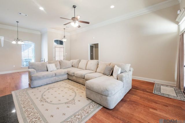 42221 Conifer Dr, Gonzales, LA 70737