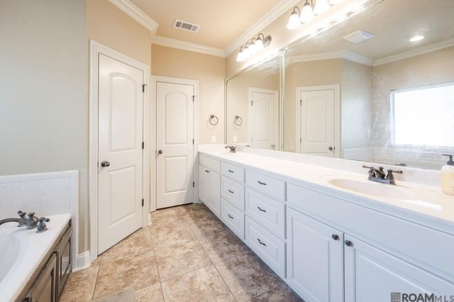 42221 Conifer Dr, Gonzales, LA 70737