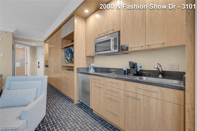 2000 North Fashion Show Drive 3101, Las Vegas, NV 89109