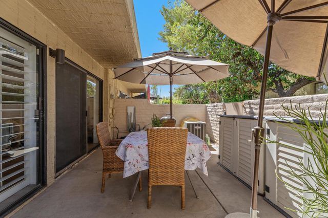 2433 Los Patos Drive, Palm Springs, CA 92264