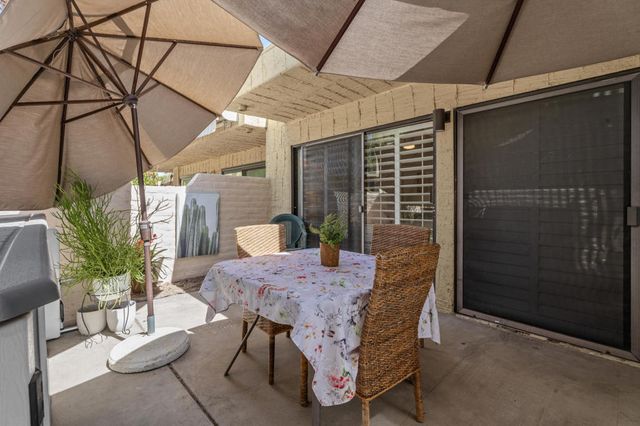 2433 Los Patos Drive, Palm Springs, CA 92264