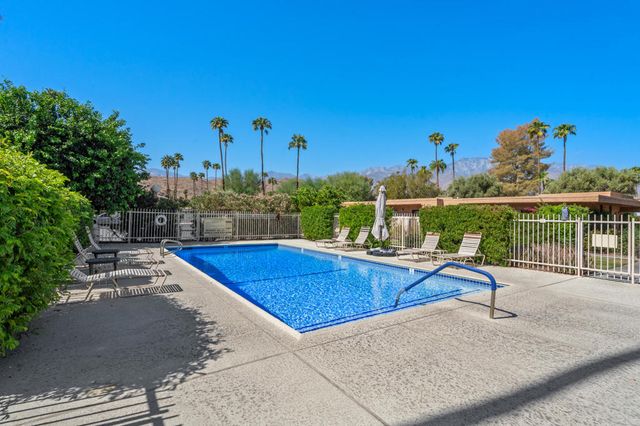 2433 Los Patos Drive, Palm Springs, CA 92264