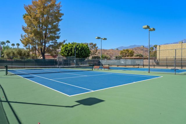 2433 Los Patos Drive, Palm Springs, CA 92264