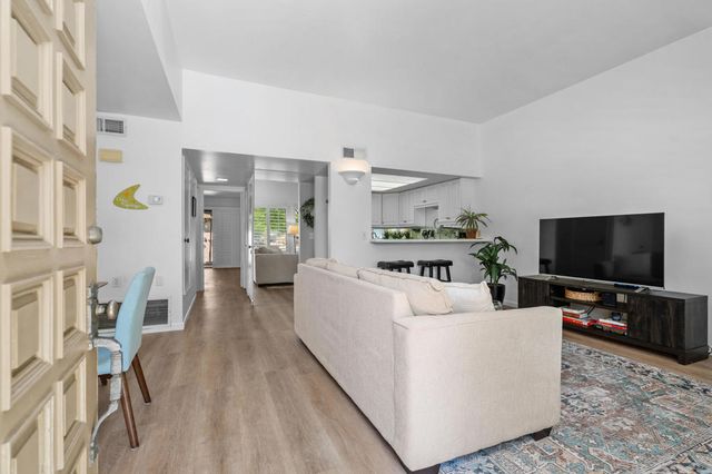 2433 Los Patos Drive, Palm Springs, CA 92264