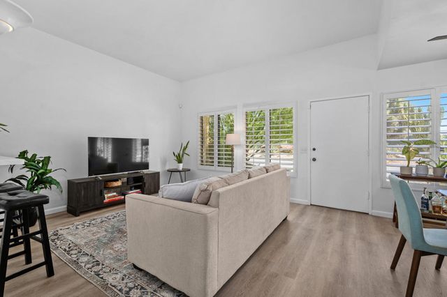 2433 Los Patos Drive, Palm Springs, CA 92264