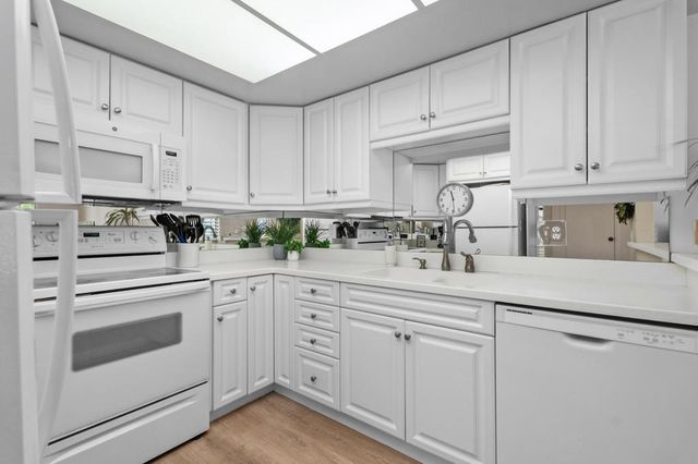 2433 Los Patos Drive, Palm Springs, CA 92264