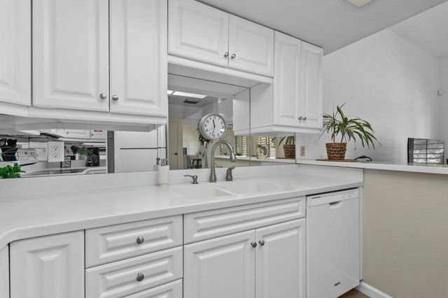 2433 Los Patos Drive, Palm Springs, CA 92264