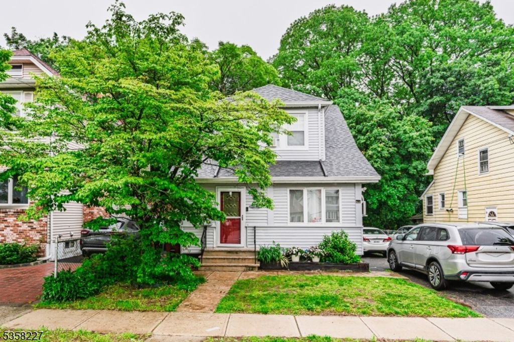 61 Lakeside Dr, Nutley Twp., NJ 07110