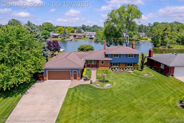 9110 Sandy Ridge Drive, White Lake Charter Township, MI 48386