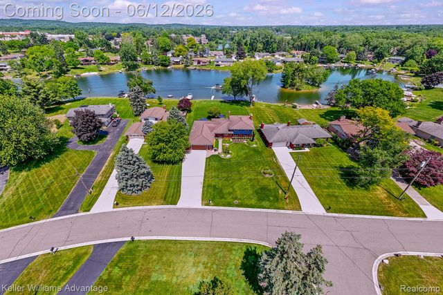 9110 Sandy Ridge Drive, White Lake Charter Township, MI 48386