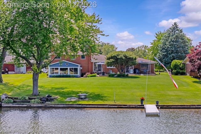 9110 Sandy Ridge Drive, White Lake Charter Township, MI 48386
